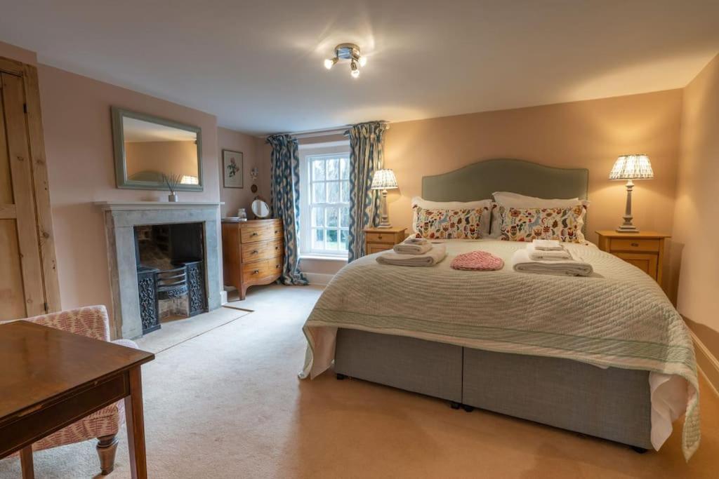 Charming Coates * Baslow